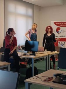 Cyberladies install workshop